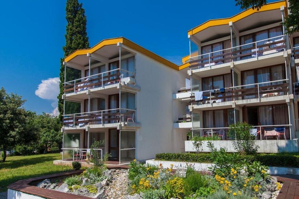 Hotel Slaven Selce Bagian luar foto