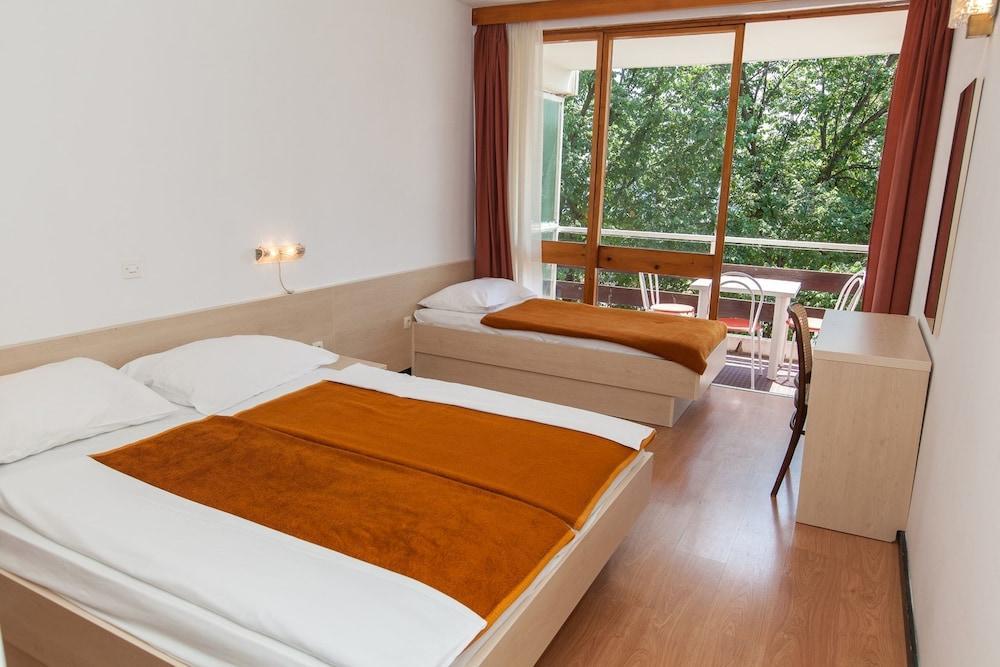 Hotel Slaven Selce Bagian luar foto