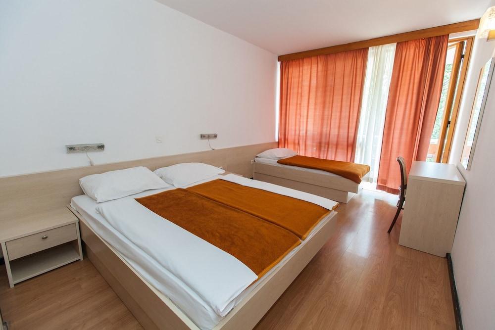 Hotel Slaven Selce Bagian luar foto
