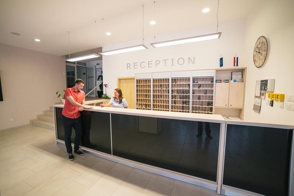 Hotel Slaven Selce Bagian luar foto