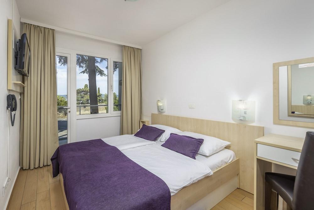 Hotel Slaven Selce Bagian luar foto