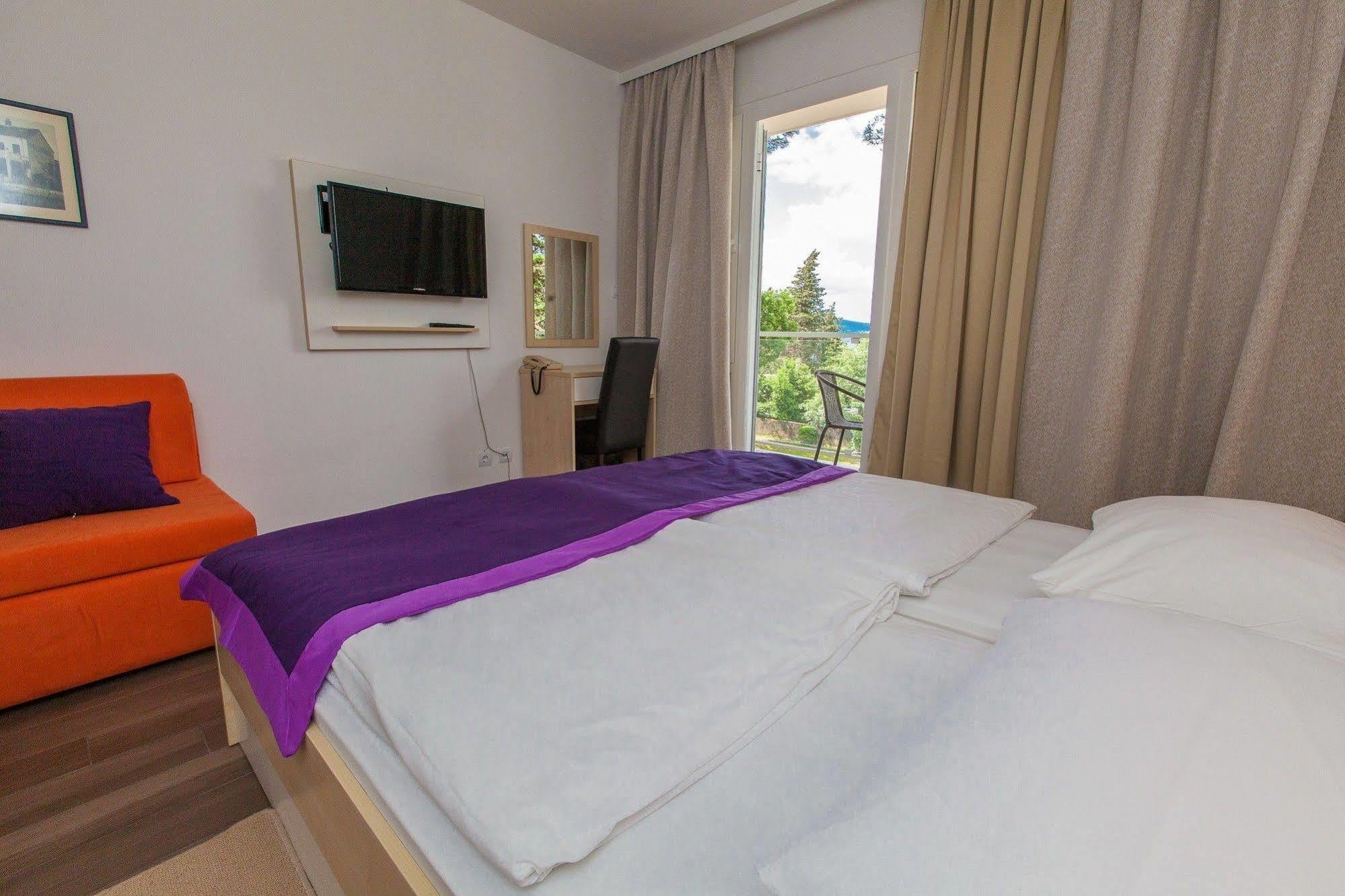 Hotel Slaven Selce Bagian luar foto
