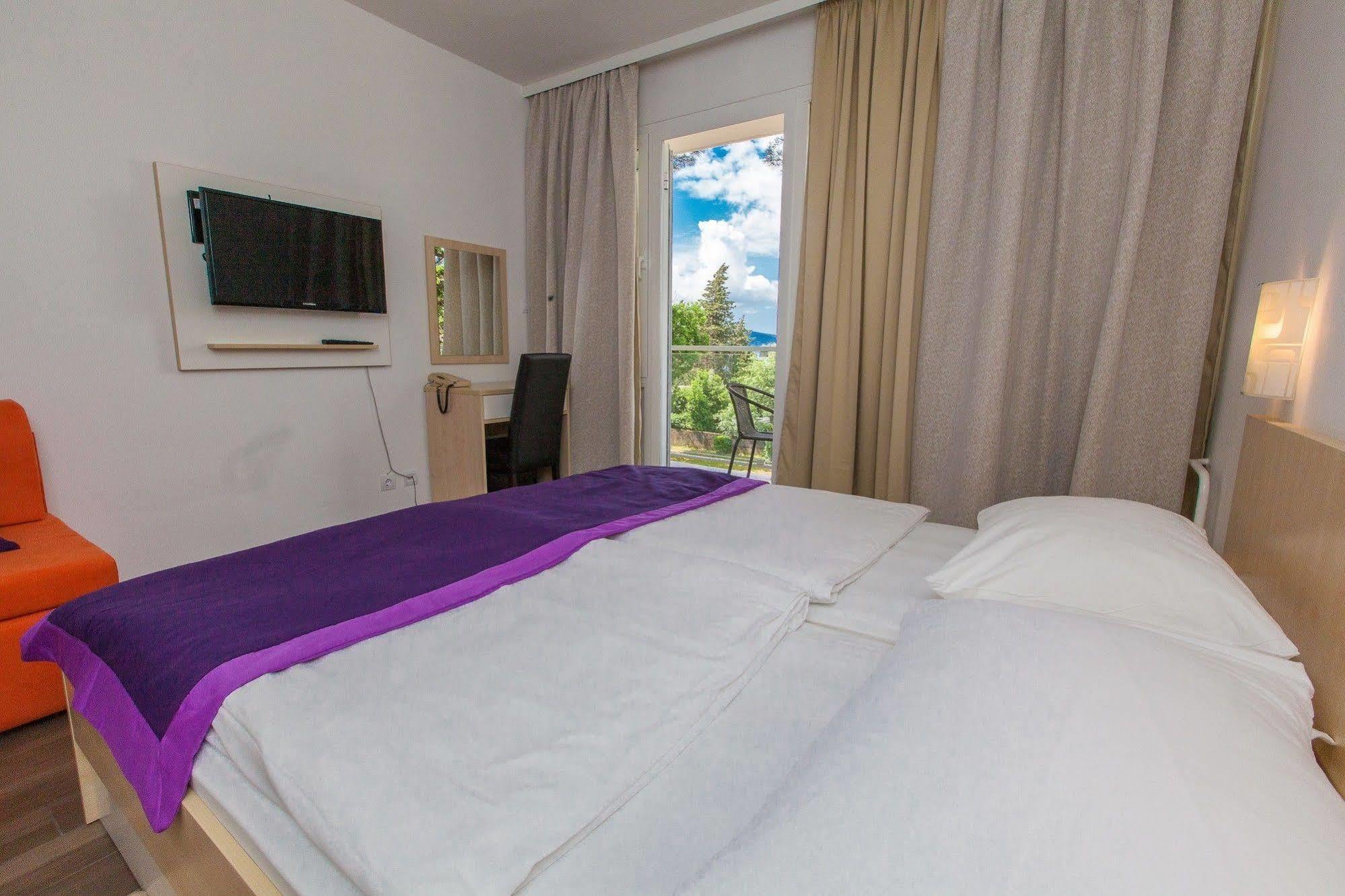 Hotel Slaven Selce Bagian luar foto