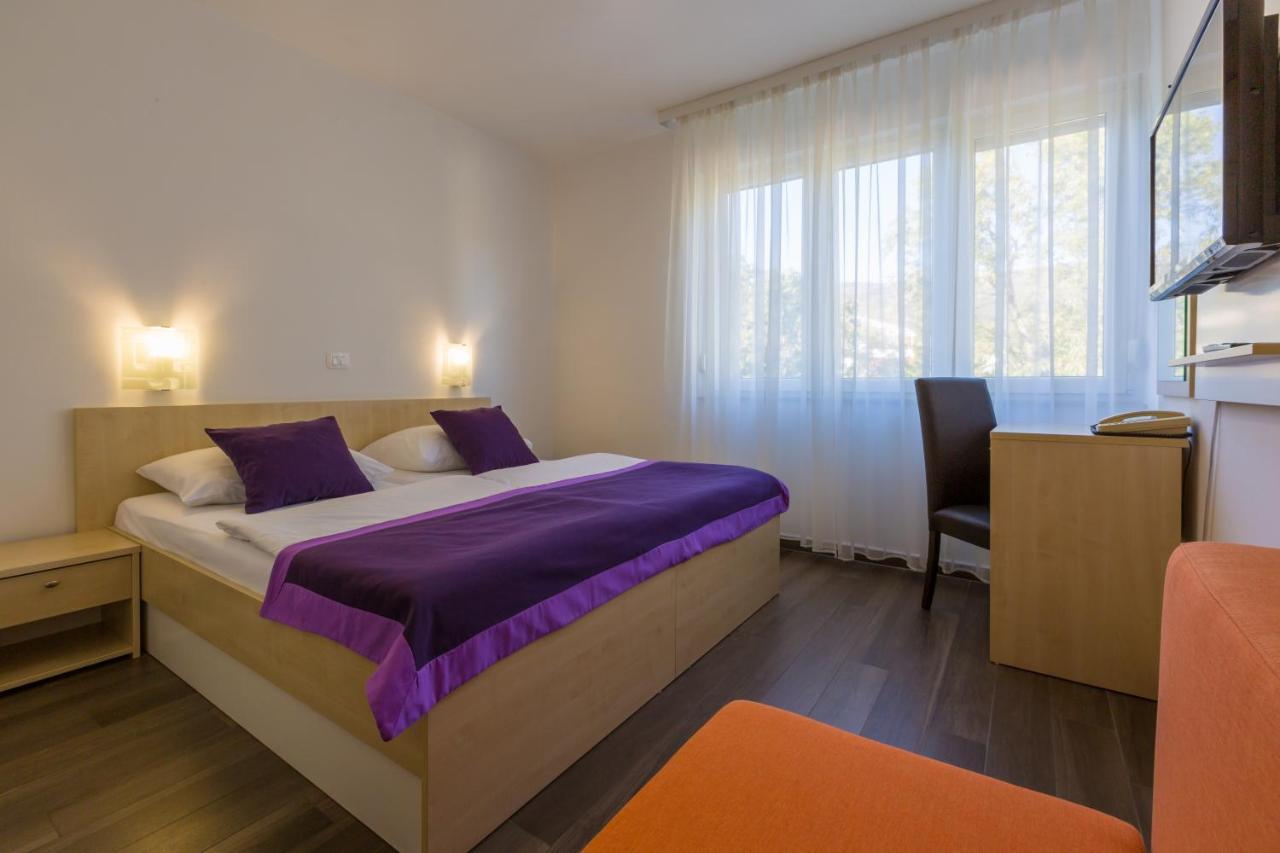Hotel Slaven Selce Bagian luar foto